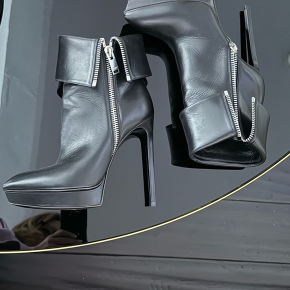 Saint Laurent Janis 105 Ankle Boots - Picture 4 of 15